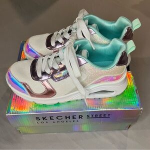 Sketchers Girls size 2 Tennis Shoes New In Box Memory Foam